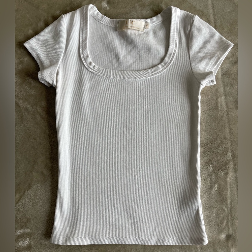 Women's White Scoop Neck Short Sleeve Tee